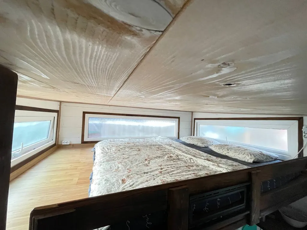 Домик с террасой и видом на горы