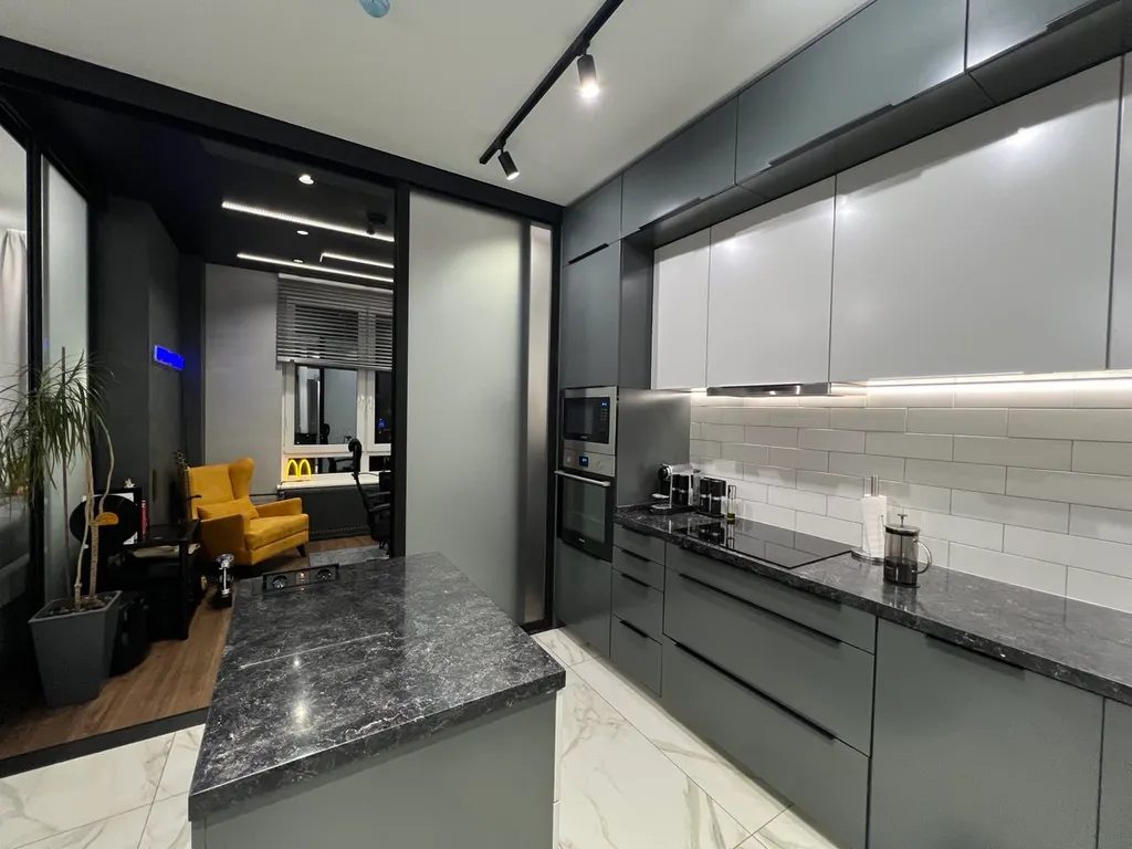 Апартаменты с офисом в КМ Tower Plaza