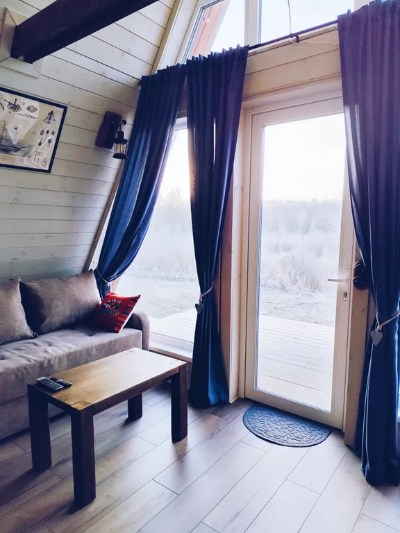 Коттедж Уютный дом с панорамным видом на лес — Луга