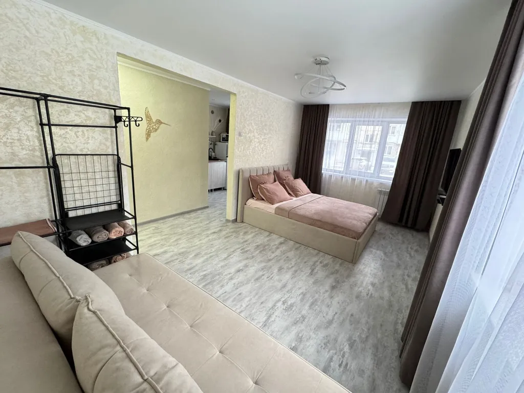 Светлая уютная однокомнатная квартира — аренда посуточно в Ачинск