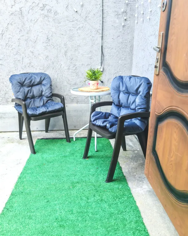 Дом в городе с зоной барбекю