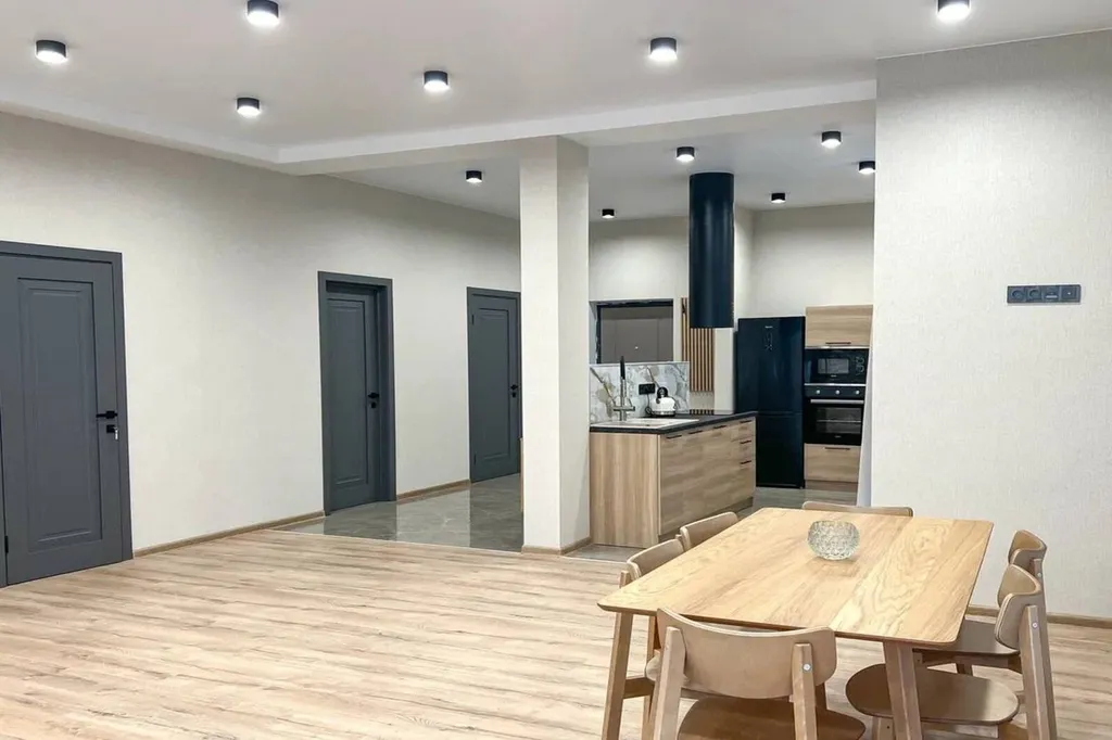 Новый коттедж в хорошей локации Адлера с бассейном, 4 спальнями с с/у