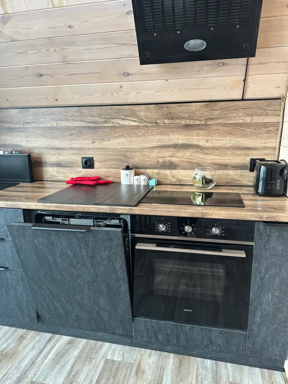 Уютный дом с красивым видом на зелёную гору