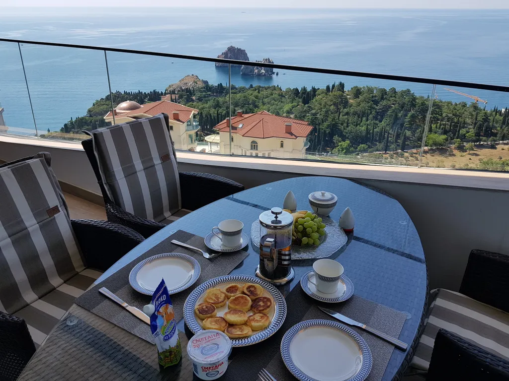 Квартира с панорамным видом на море и горы на юбк