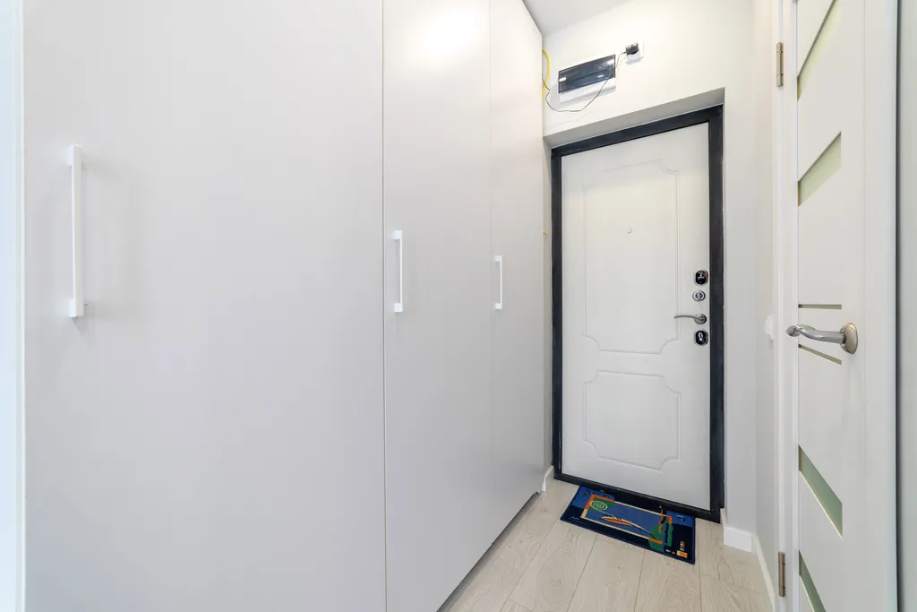 Новая светлая студия с балконом