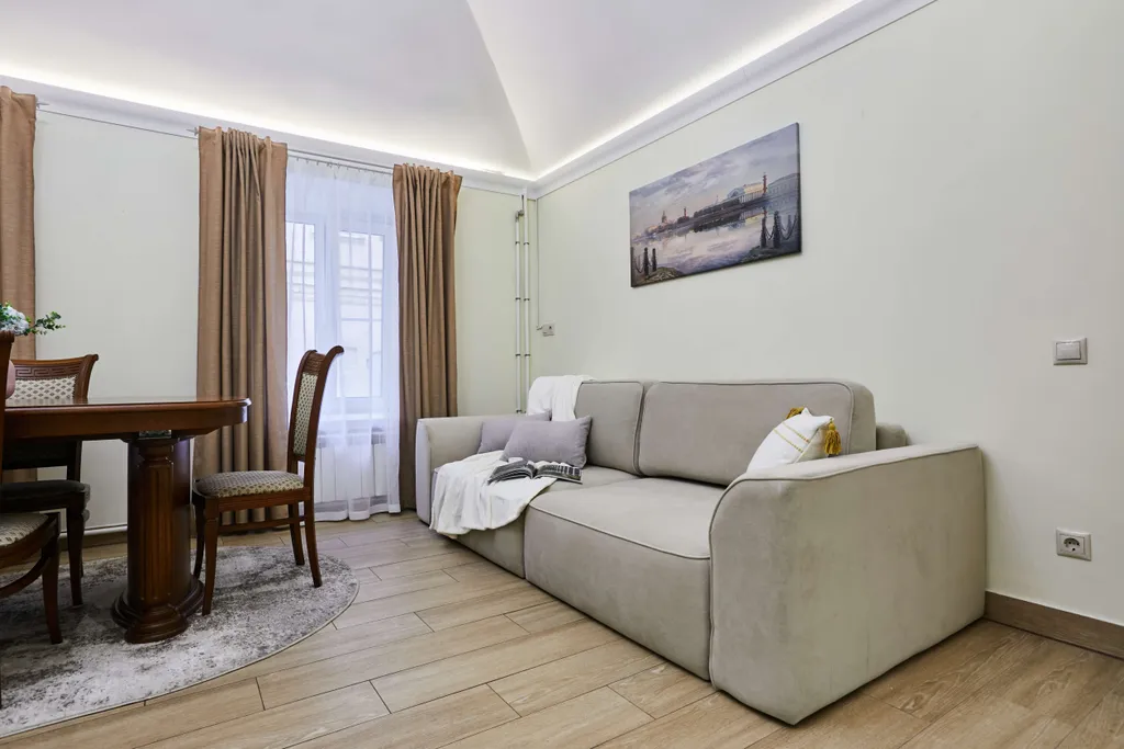 Однушка у медного всадника и набережной