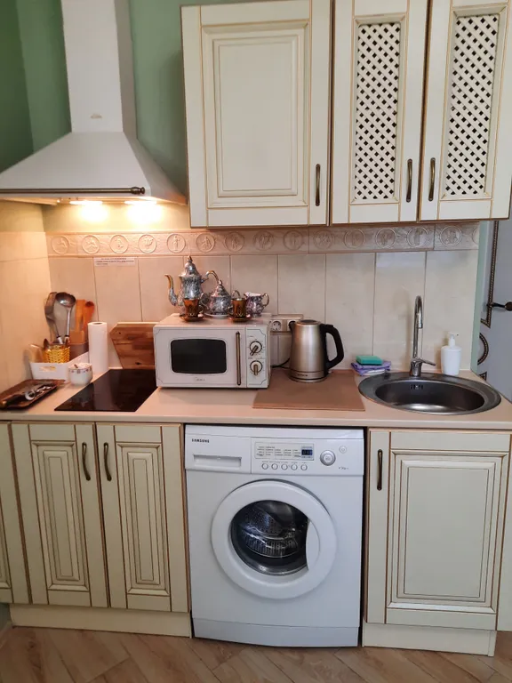 Роскошная студия с дизайнерским ремонтом