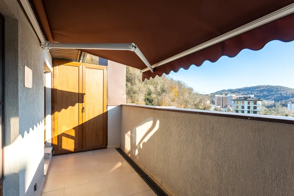 Стильная студия Кватро 152 с террасой и кофемашиной