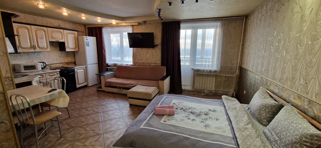 Вместительная студия с видом на реку Ангару