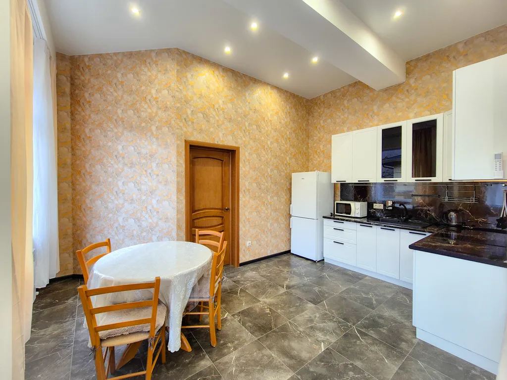 Просторная квартира с видом на горы