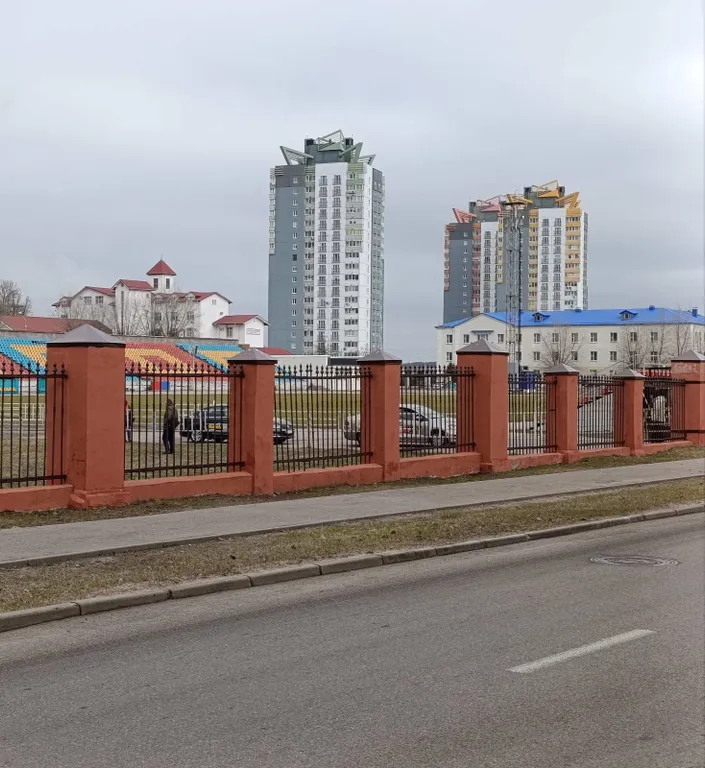 Светлая трёхкомнатная квартира у метро, 4 станции до центра, парковка