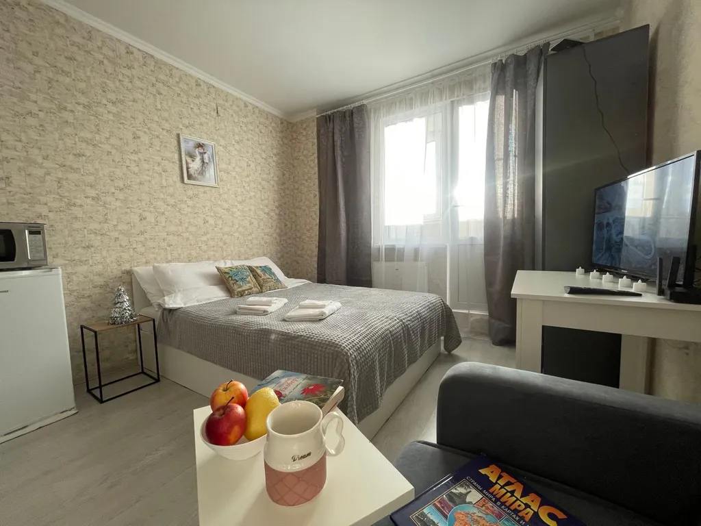 Квартира Квартира Уютная студия в Шушарах для командировочных, пар и пар с детьми — Шушары