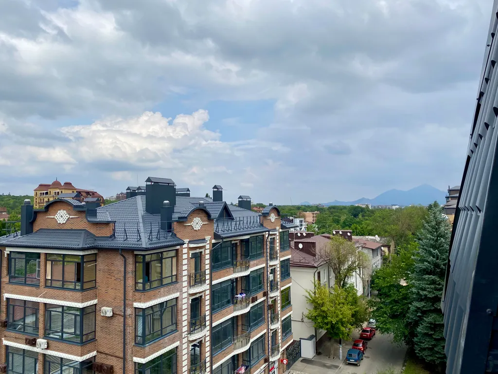 Просторная квартира с видом на горы в центре города