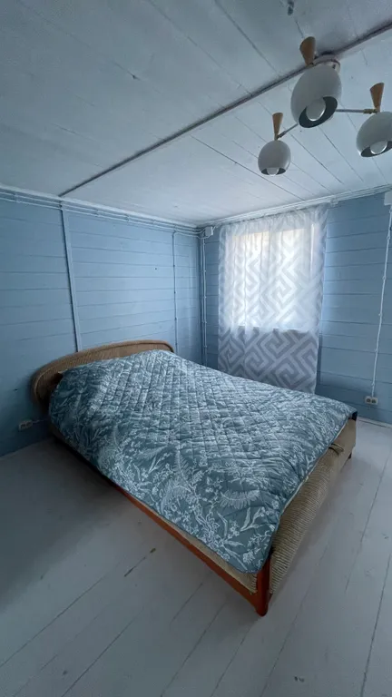 Загородный дом у красивого озера