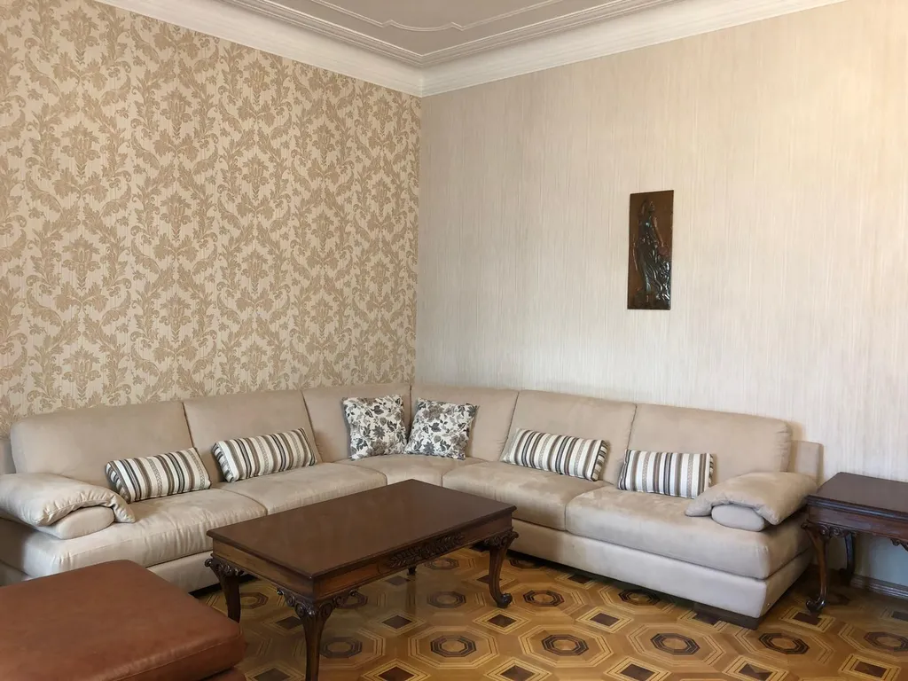 Роскошная квартира в центре у бульвара напротив InterContinental Hotel