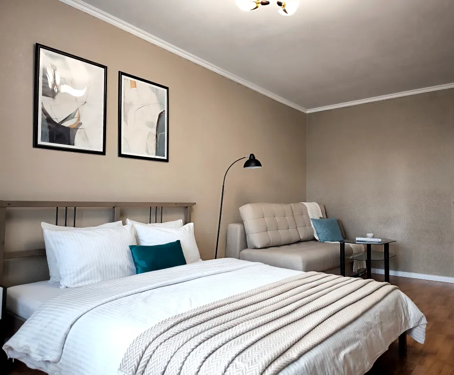 Солнечная двухкомнатная квартира с видом на город