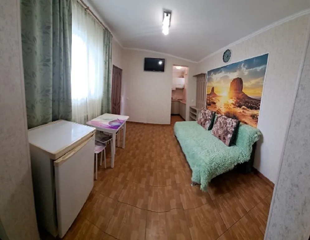 Квартира комната с кухней — аренда посуточно в Алушта
