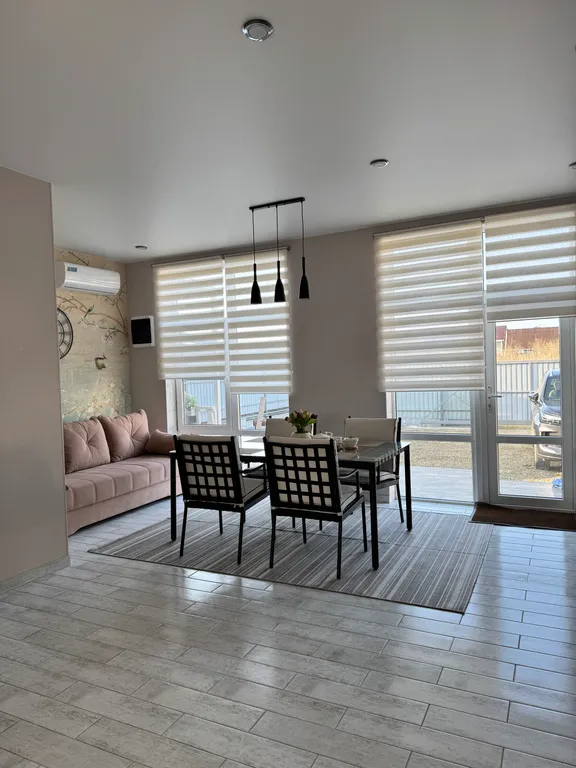 Дом с отдельным въездом и двором