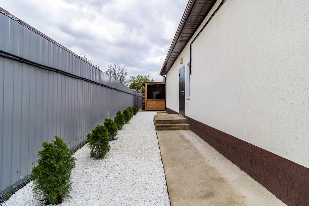 Дом с беседкой, чаном и баней