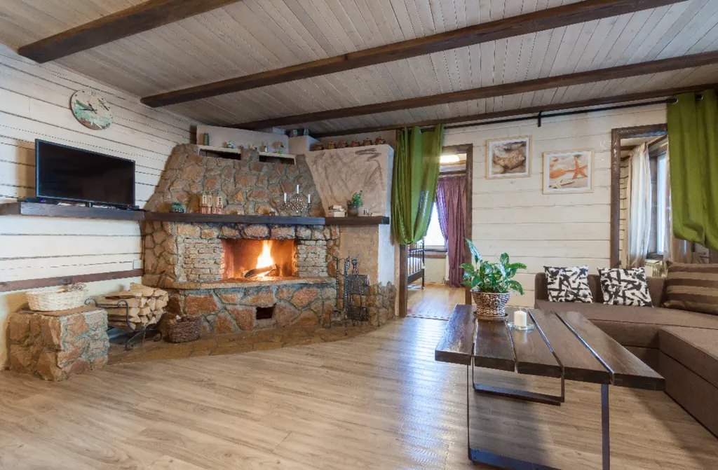 Коттедж с камином и видом на озеро — аренда посуточно в Таватуй