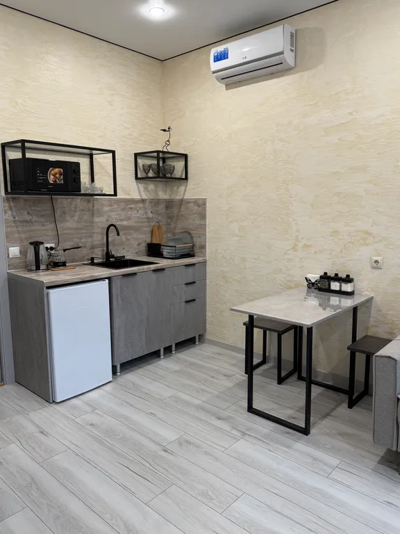 Уютный домик у реки для семейного отдыха