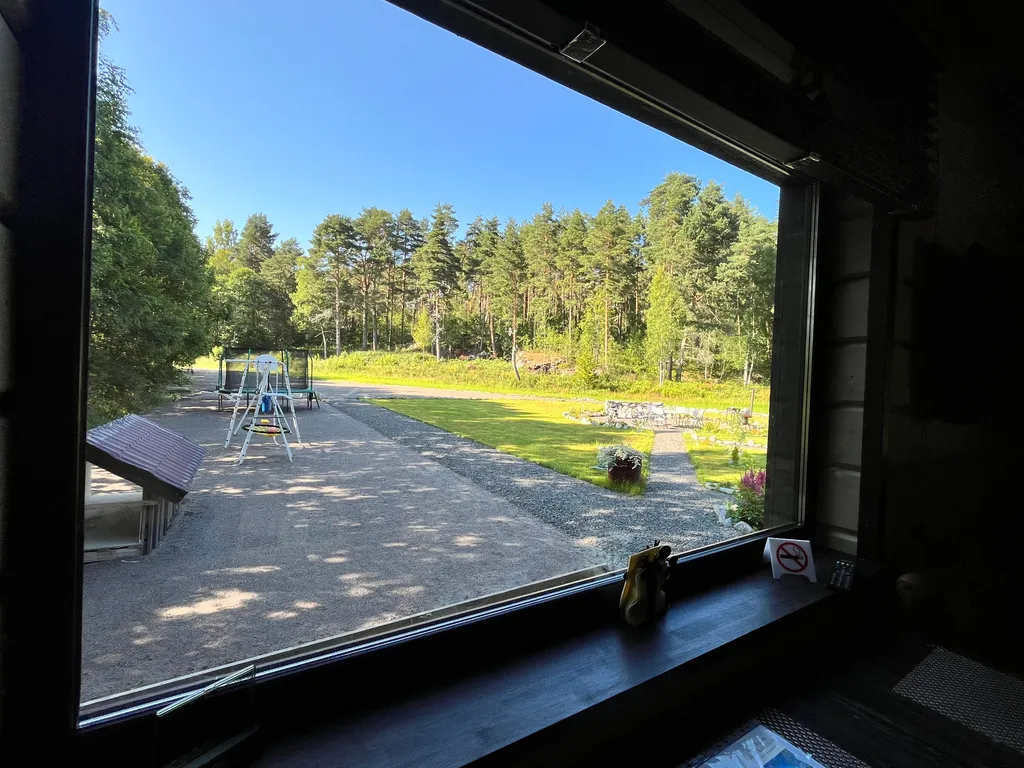 Дом в окружении заповедного леса у подножия горы Варамяки