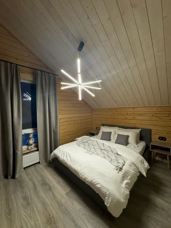 Коттедж в окружении леса десять минут на машине до южного склона