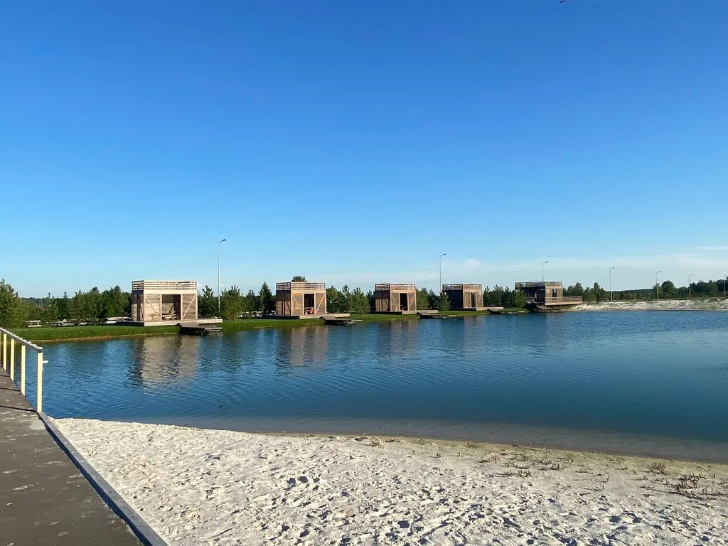 Просторный дом с сауной и камином в окружении леса и реки