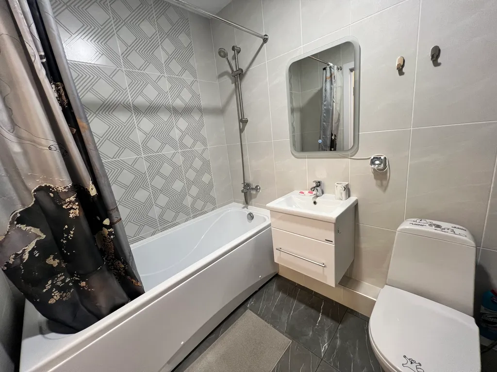 Видовая евротрехкомнатная квартира