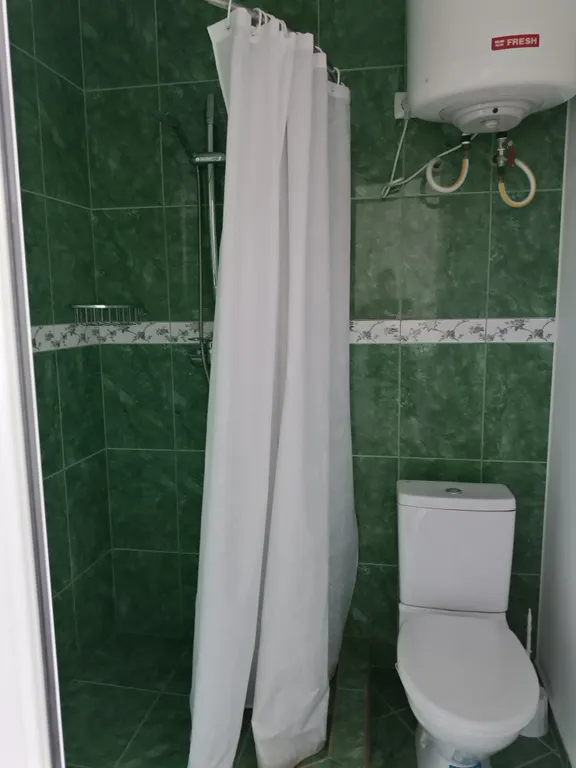 сдается коттедж 2  этажа.130 кв. м, с тремя отдельными комнатами