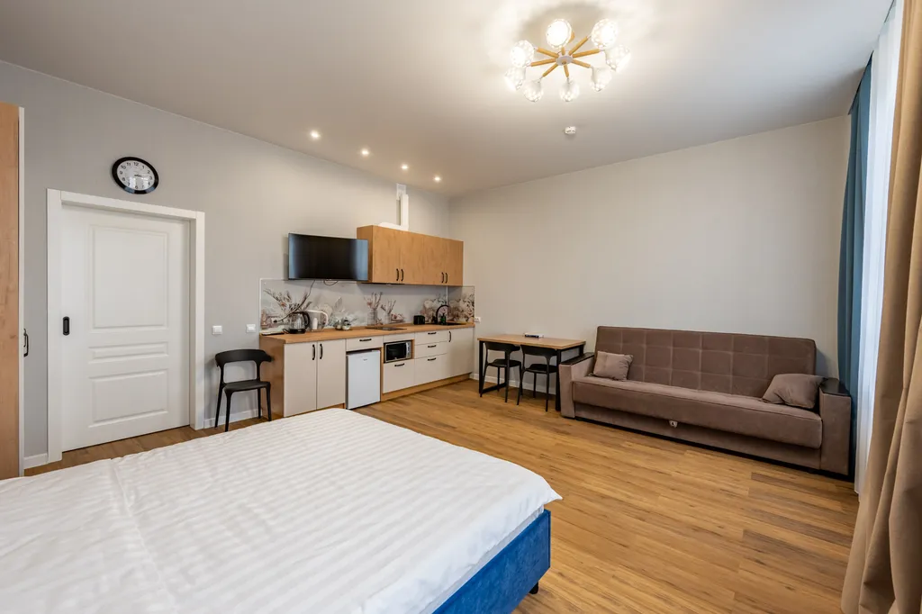 Квартира Квартира Просторная студия с кроватью и диваном — Новосибирск