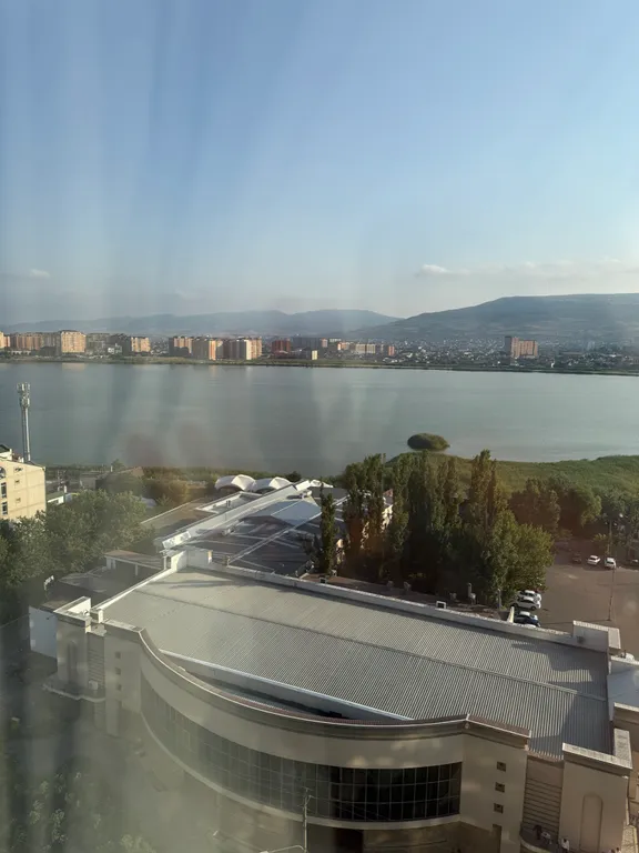 Студия с видом на озеро