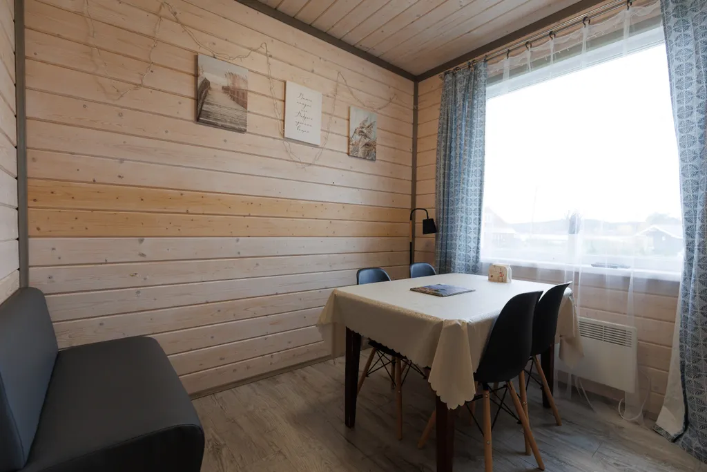 Домик с видом на озеро