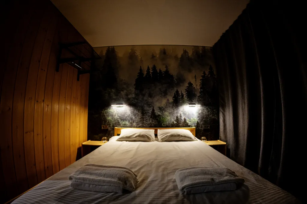 Шале с бассейном и джакузи под открытым небом