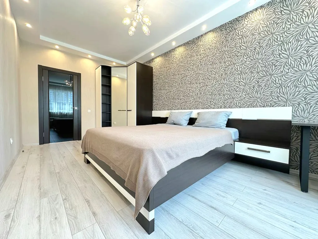 2-комнатная квартира с балконом напротив ЛДК и Кузбасс-Арена — аренда посуточно в Кемерово