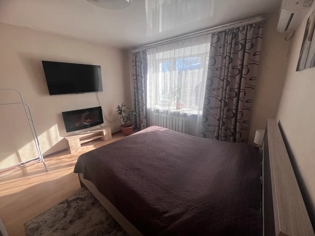 Двухкомнатная квартира в самом центре города, Площадь Металлургов