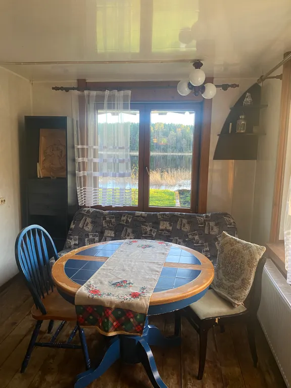 Дом на береговой линии озера селигер