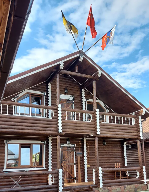 Коттедж Сруб большой второй этаж с балконом и видом на бассейн — аренда посуточно в Голубицкая