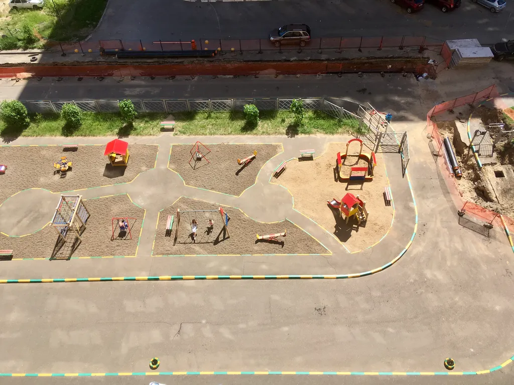 1-комнатная квартира, 15 минут до центра на автомобиле, с парковкой у дома