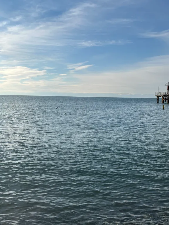 Студия с видом на море и закат