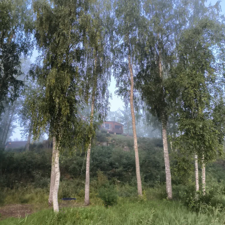 Дом на скале с панорамным видом на озеро