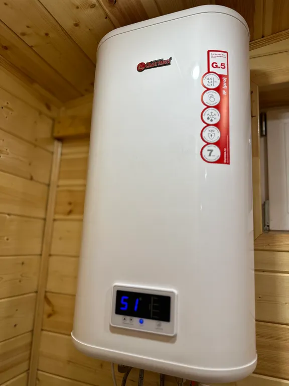 Уютный домик в древних липах