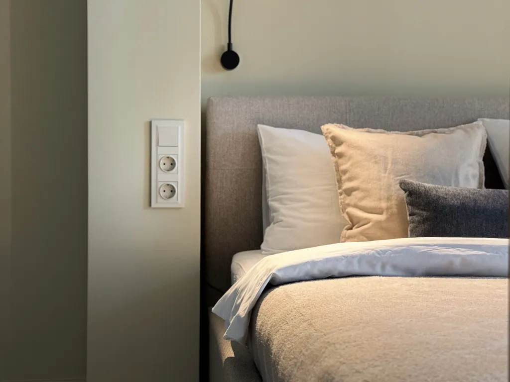 Студия в центре с балконом и стильным дизайном