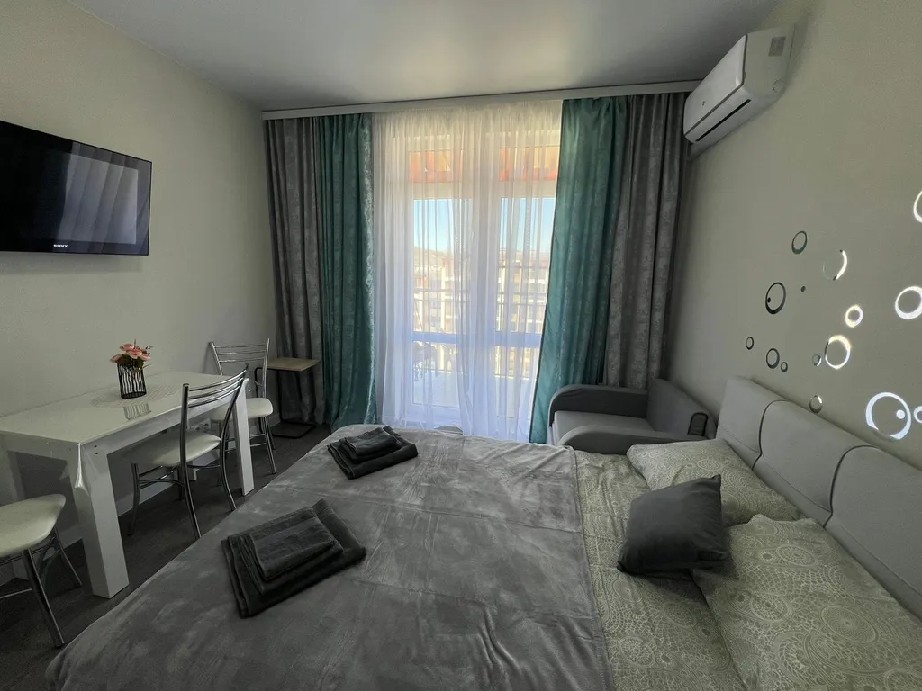 398 студия с бассейном для трёх человек