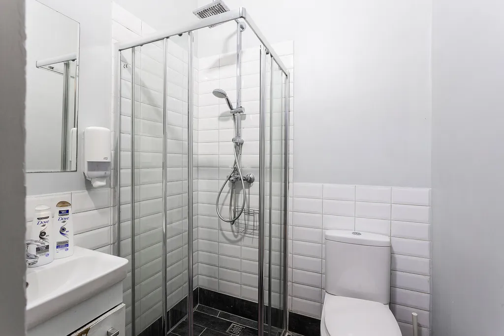 Квартира Уютная комната на двоих в сердце города, 1 минута метро Полянка — Москва