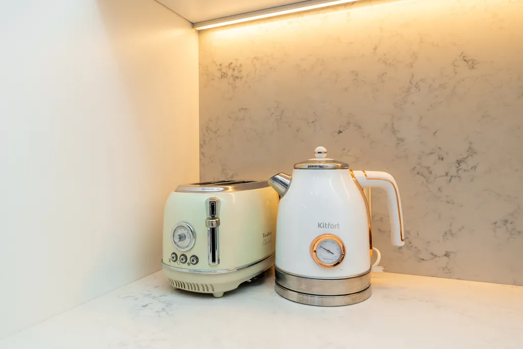 Sky City Moscow LUX Студия с большим окном с видом на башни и город