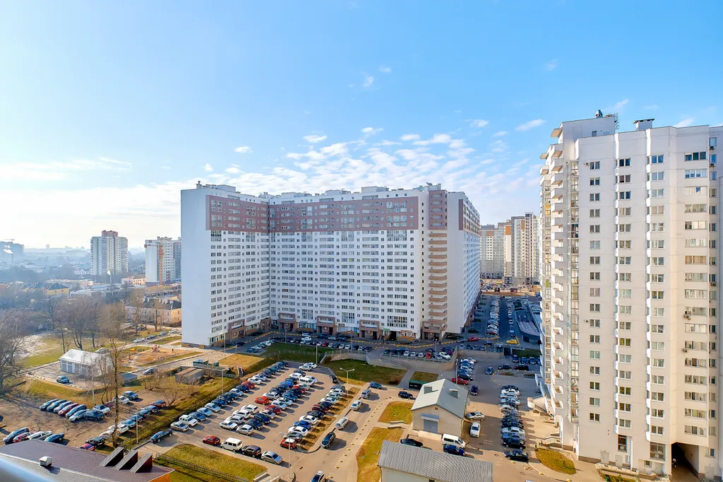 2-комнатная квартира на метро Грушевка с паркингом