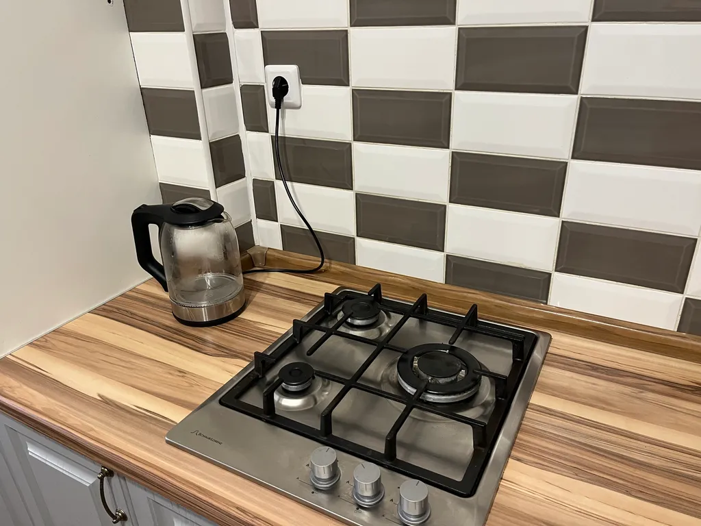 Уютная квартира в новом доме с огороженной территорией, центр города