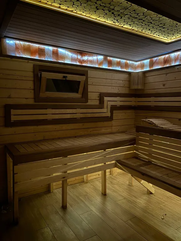 Дом в горах на берегу реки