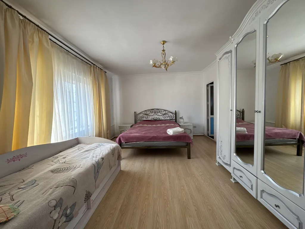 Уютный дом с видом на водопады